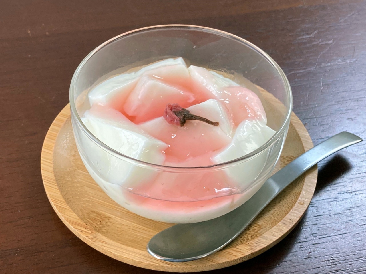桜の杏仁豆腐（カット）