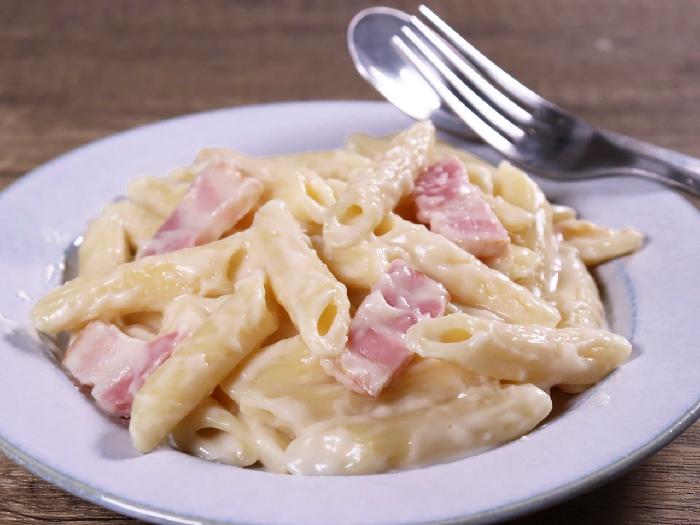 4種チーズの濃厚クリームペンネ 1食