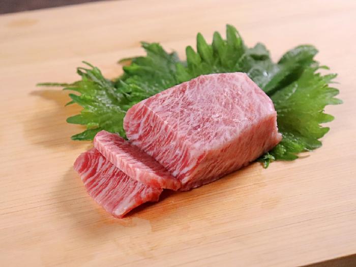 馬刺し（馬脂注入霜降仕立・不定形）（50ｇ） 5袋