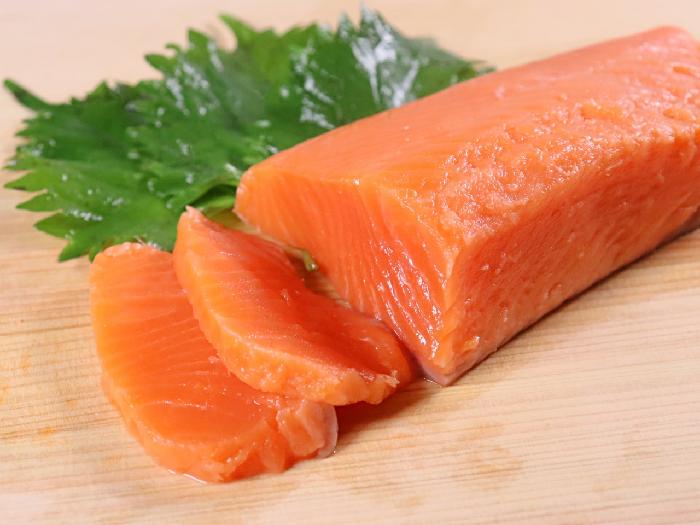 銀鮭ロイン（刺身用） 4本