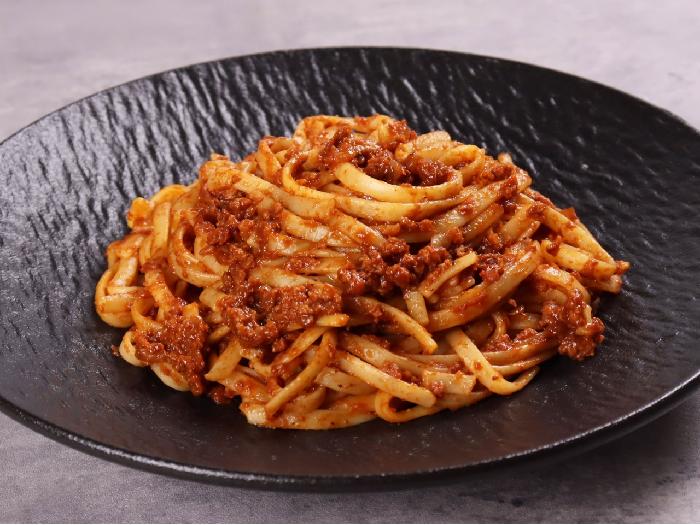 スパゲッティ・粗挽き肉のボロネーゼ〈オーマイ〉 1食