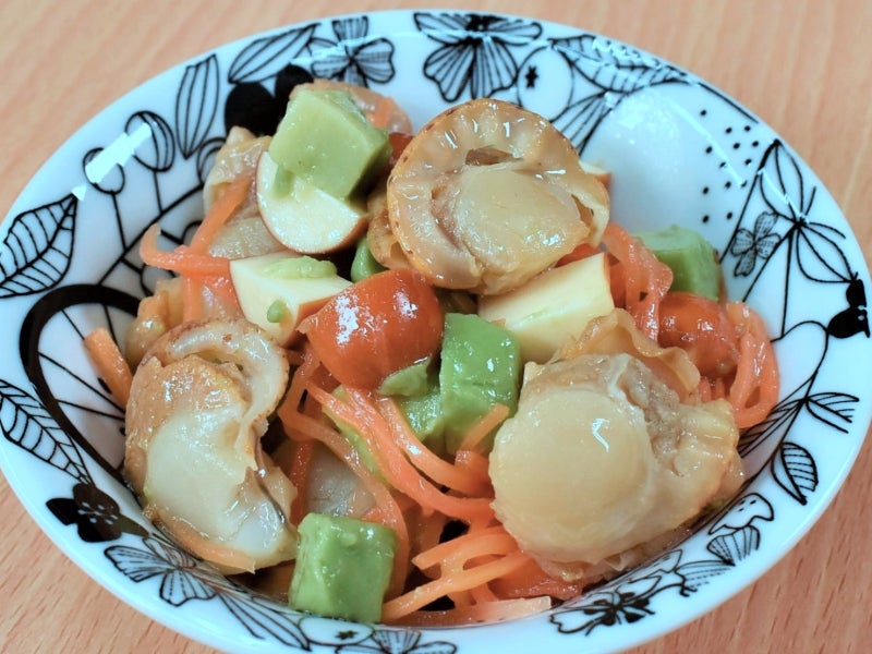 薫製ほたてとスモークチーズのサラダ