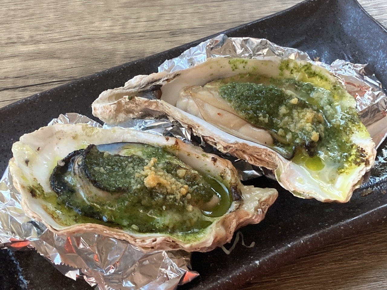 殻付き牡蠣の香草バター焼き