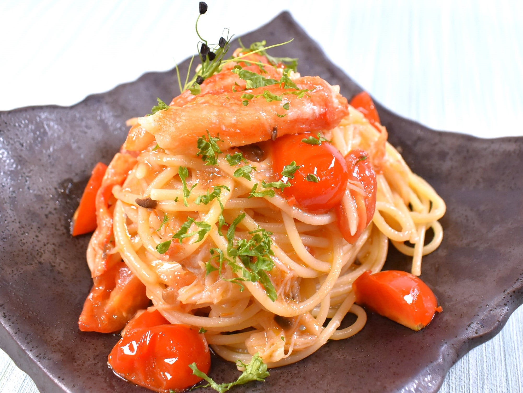 かにとトマトのオイルパスタ