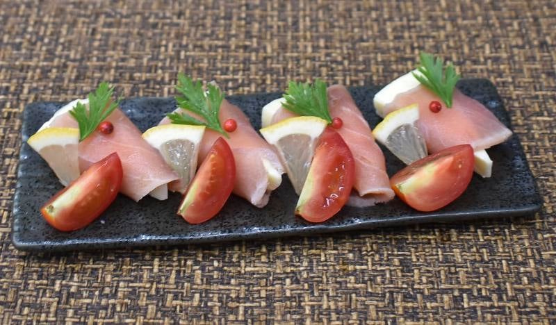 気仙沼産かじきスモークチーズ巻き