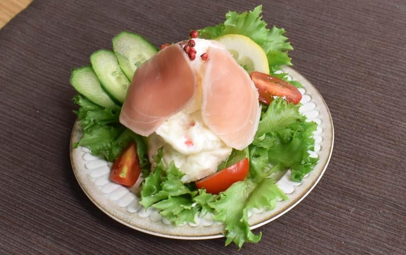気仙沼産かじきスモーク生ハムポテサラ