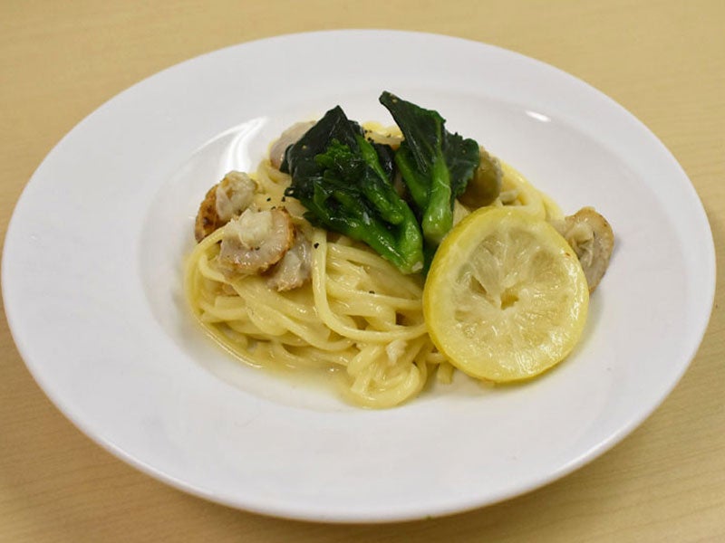 ベビーホタテと菜の花レモンクリームパスタ（リングイネ）